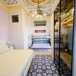 Vanvitelli Palace 3* Meta