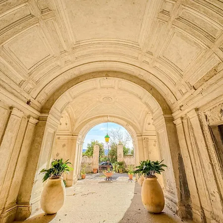 Vanvitelli Palace 3* Meta